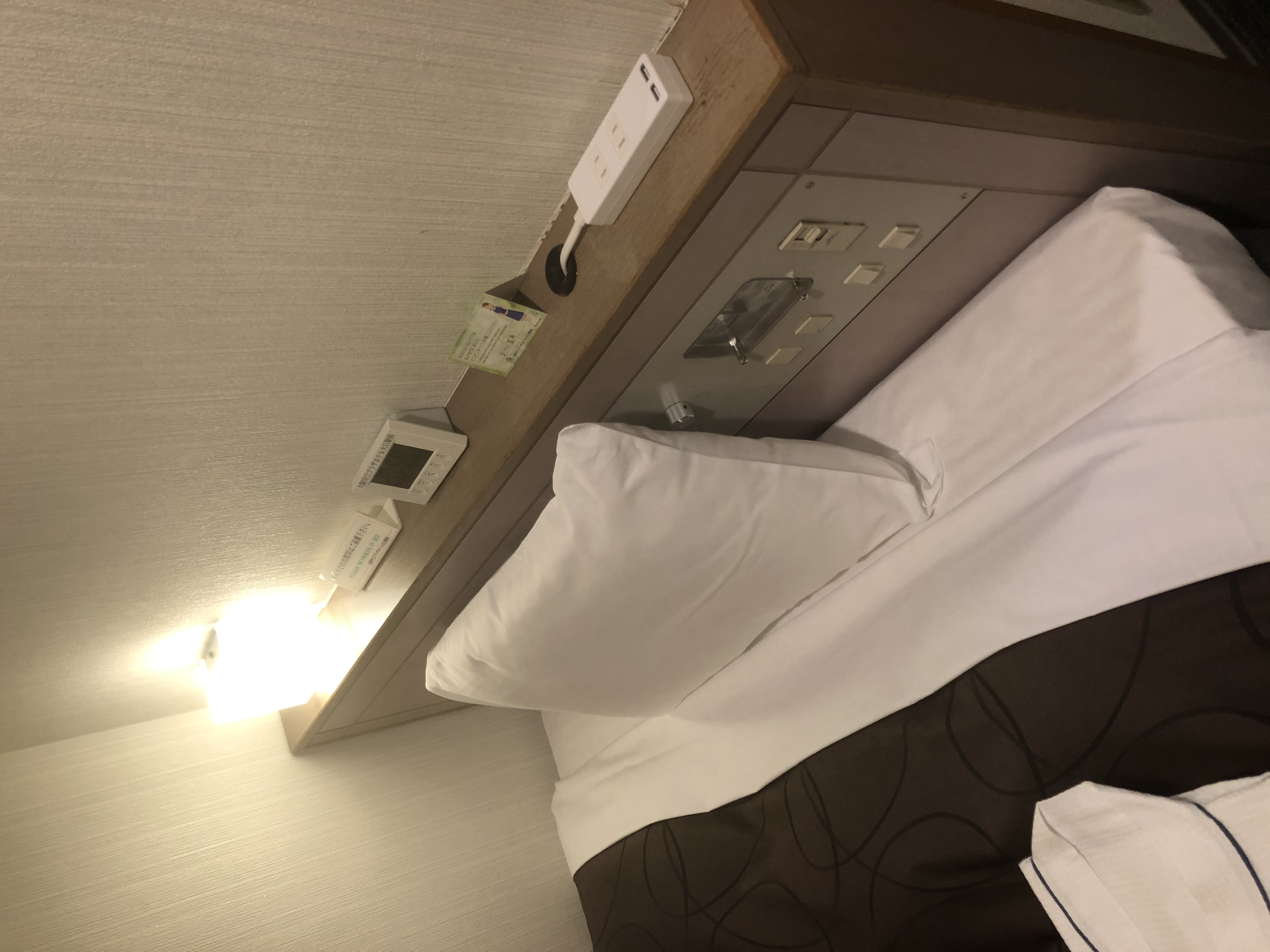 シングル及びダブルのお部屋に 電源タップ設置しました 大阪ビジネスホテル 大阪守口プラザホテル大日駅前 公式